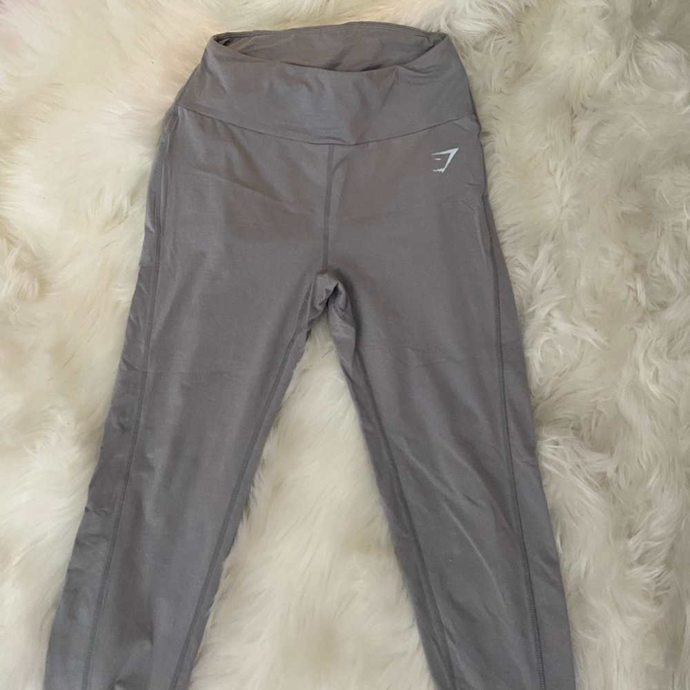Gym shark leggings
